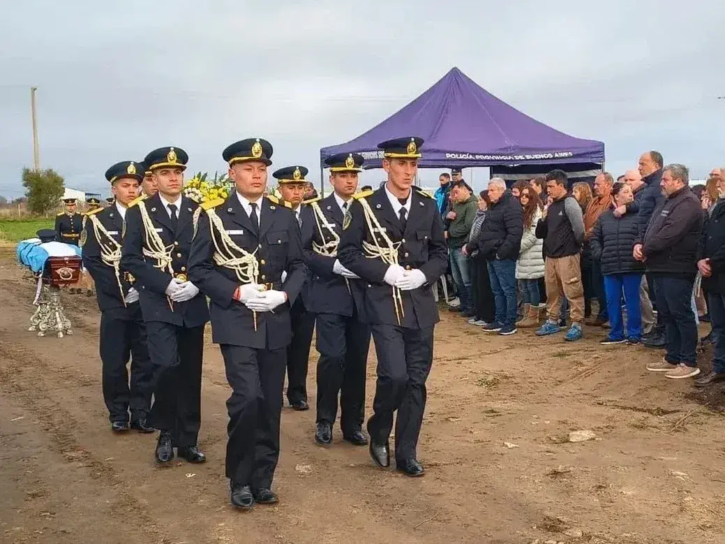 La ceremonia para dar el último adiós a Alan Molina, el lunes 20 de julio en el cementerio municipal