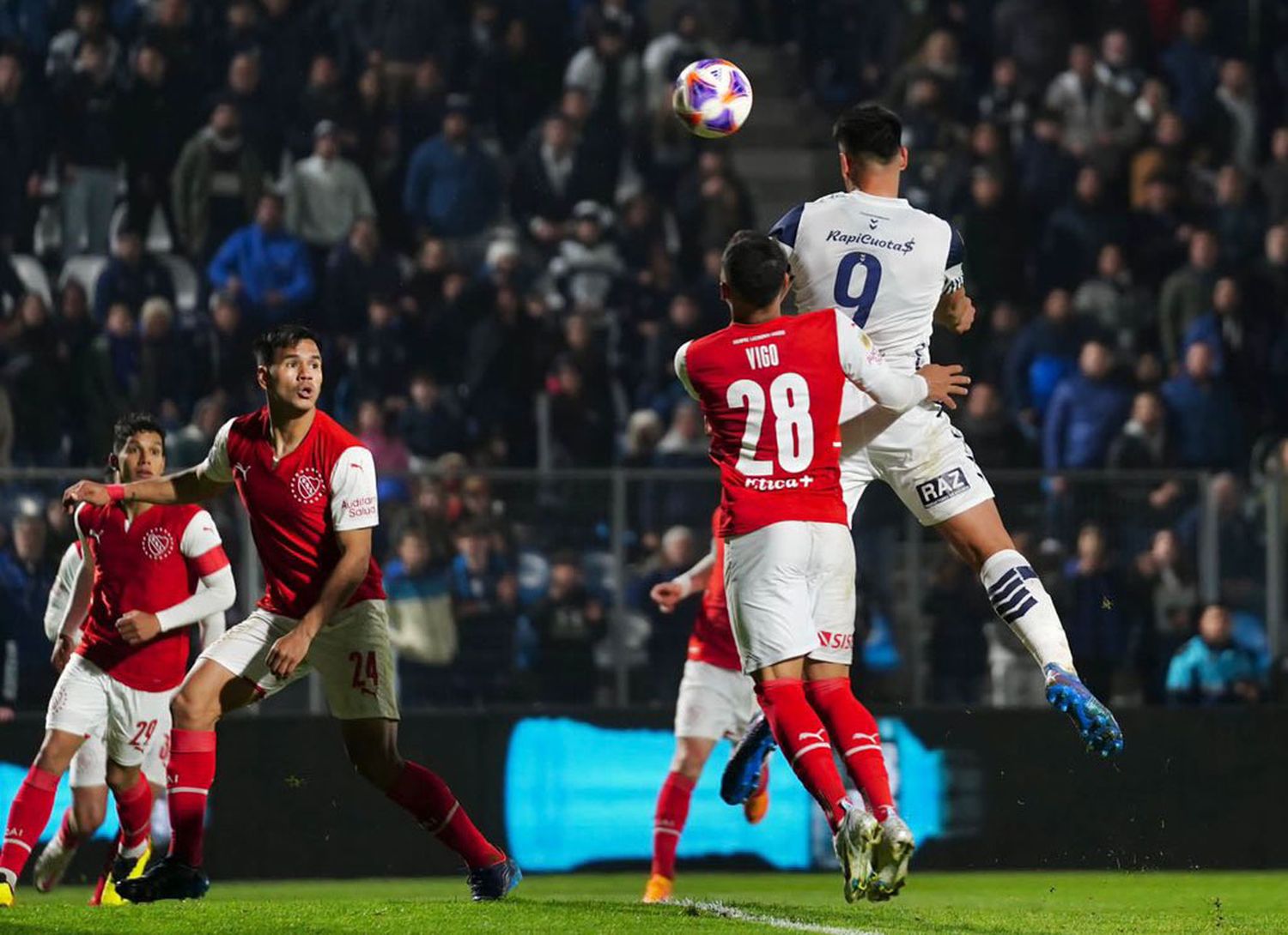 Gimnasia alcanzó la punta tras vencer a Independiente