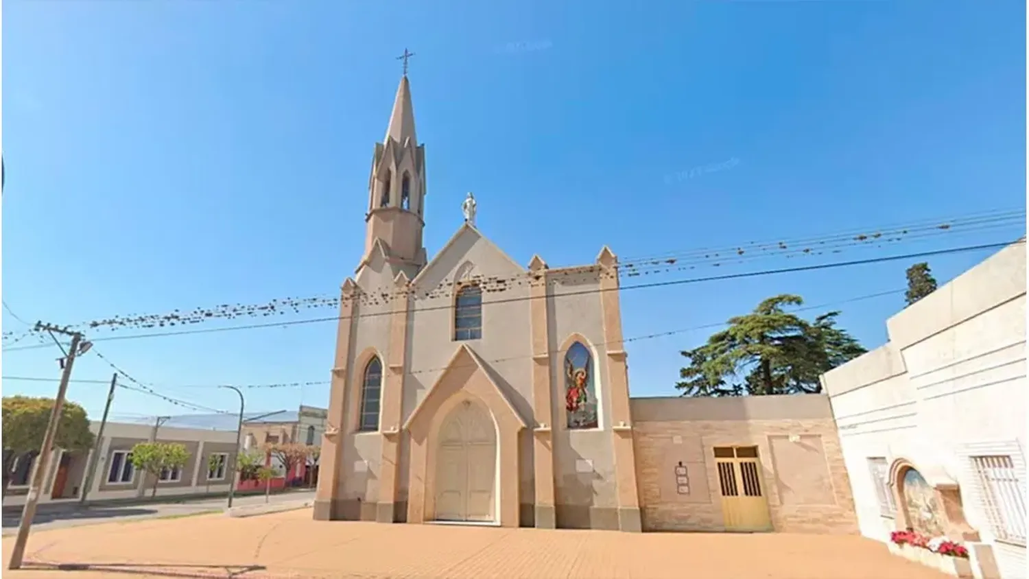 La capilla San Miguel Arcángel de Máximo Paz, donde se desempeñaba como párroco Carlos Jorge Salas.