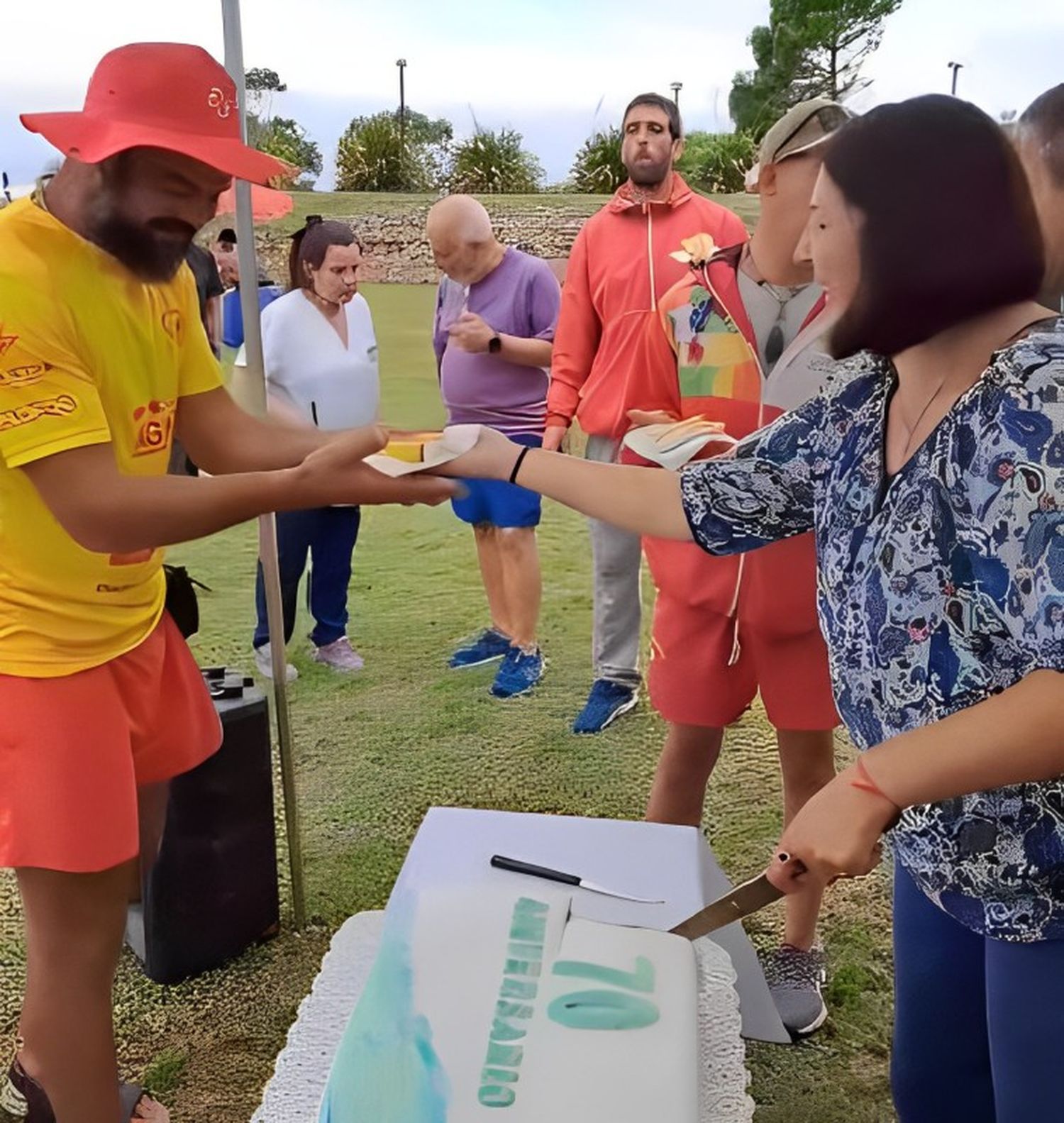 Arenas Verdes. Se compartió la torta del aniversario del balneario