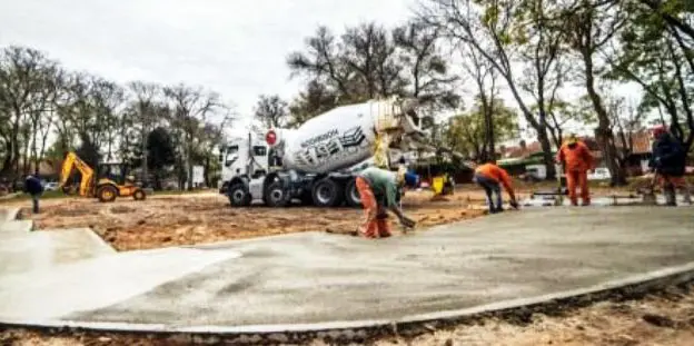 Trabajos para recuperar y equipar plazas de la ciudad de Mar del Plata