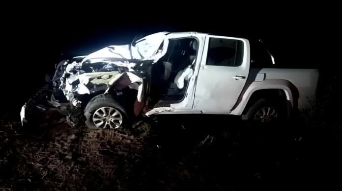 El choque afectó el sector delantero izquierdo de la camioneta.
