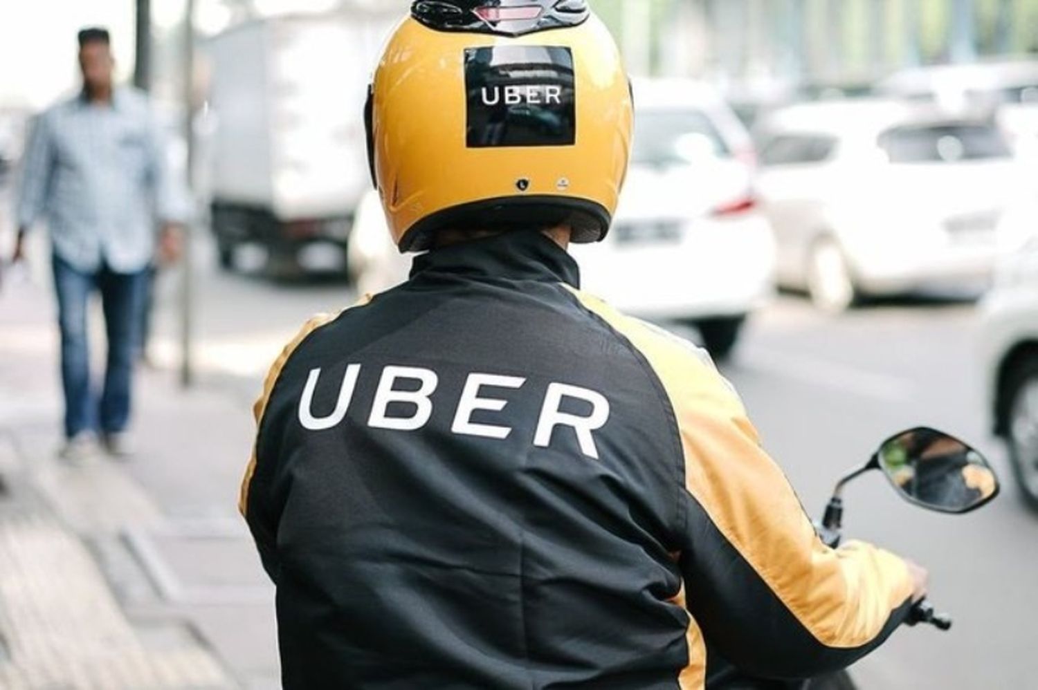 La empresa Uber anunció el desembarco en Rosario de un servicio de traslados en moto y de otro de cadetería