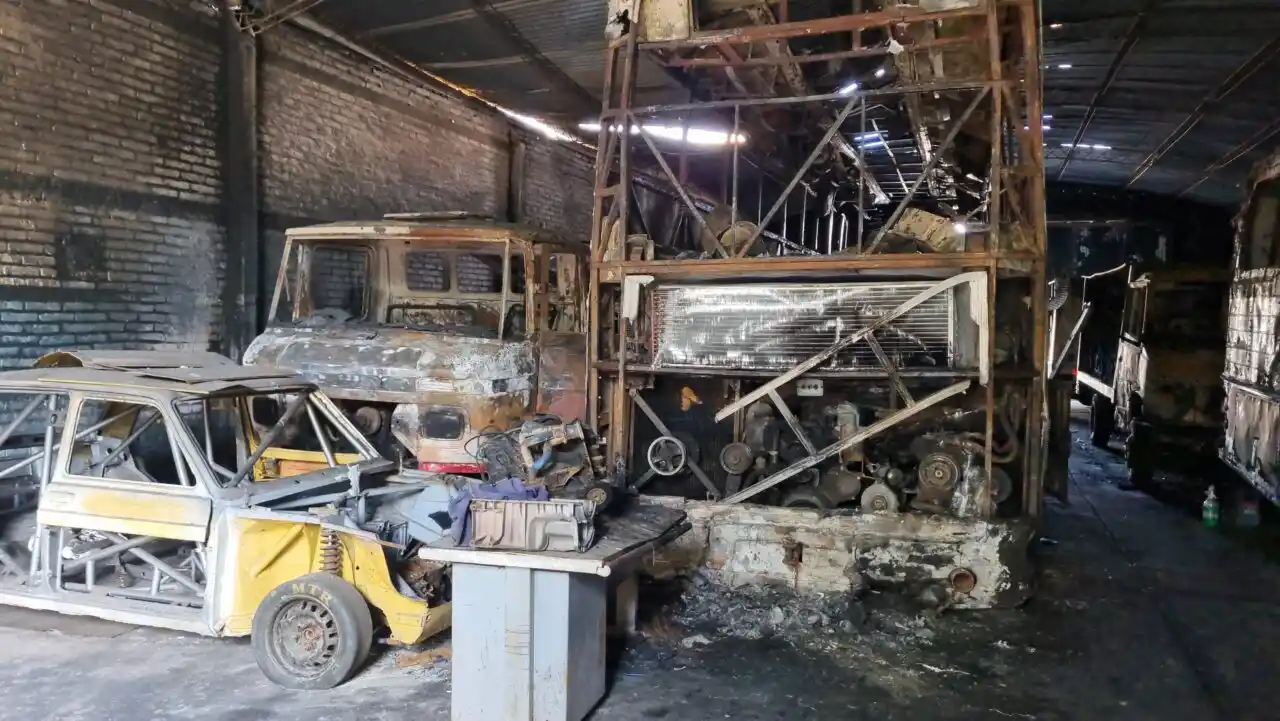 Casilda: voraz incendio en un galpón donde preparan autos de competición