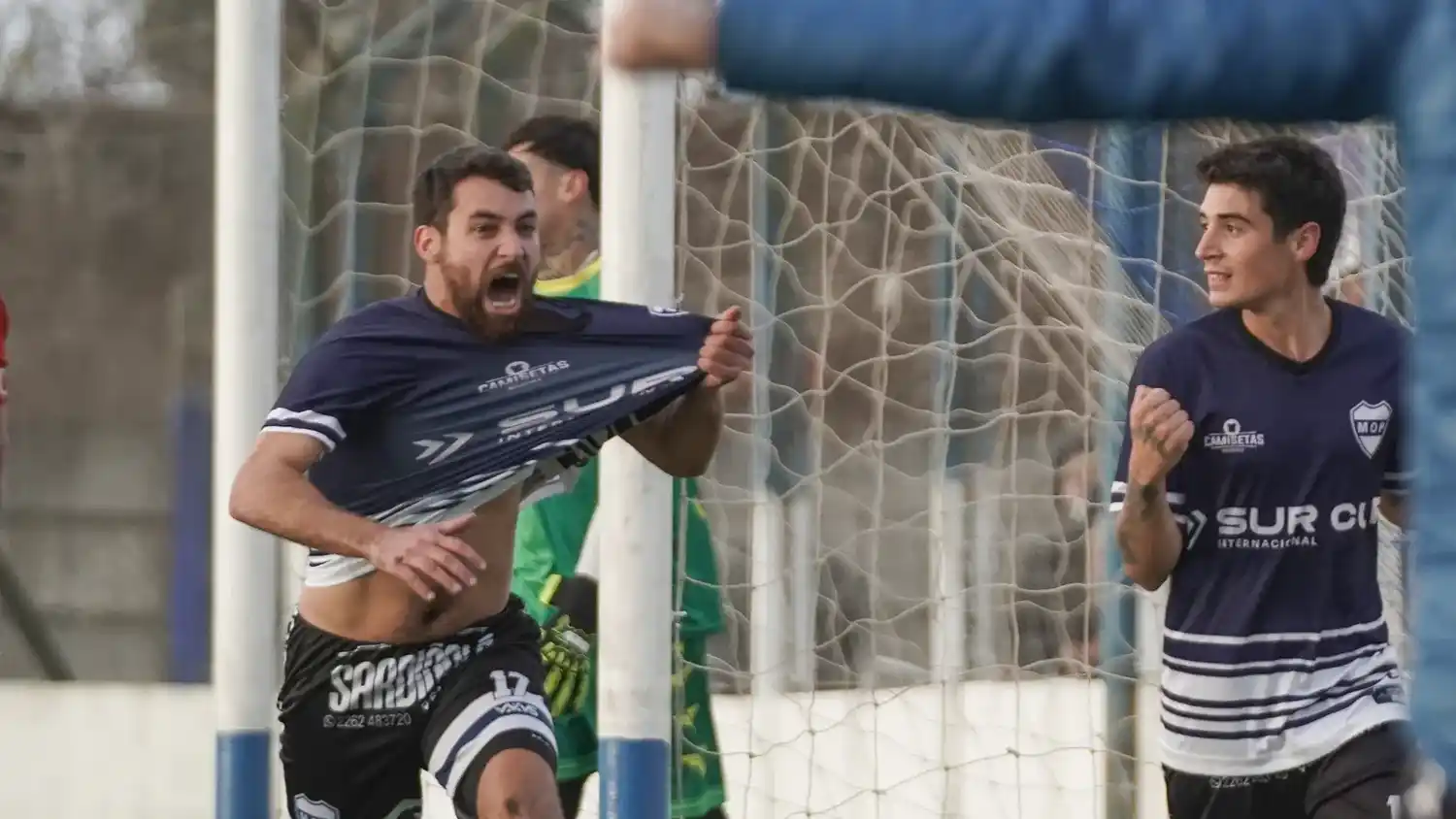 Grito de gol. De Agustín Bolado para el 3-2 de Ministerio sobre Nicanor Olivera