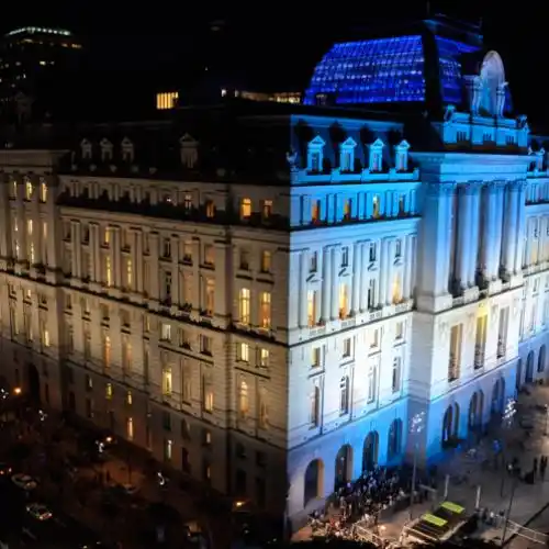 Tras cambiarle el nombre al Centro Cultural Kirchner, el Gobierno lanzó disposiciones para (re)bautizar edificios del Estado Nacional.