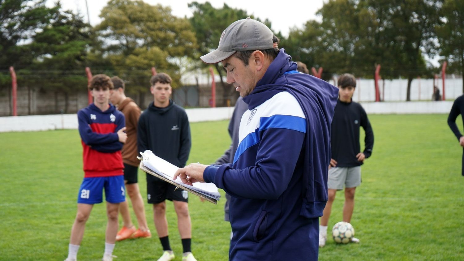 El entrenador Darío Ramón, un año más al mando del Sub-15