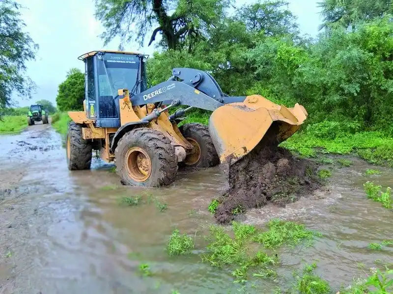 Vialidad Provincial asiste a las localidades 
afectadas por las intensas lluvias registradas