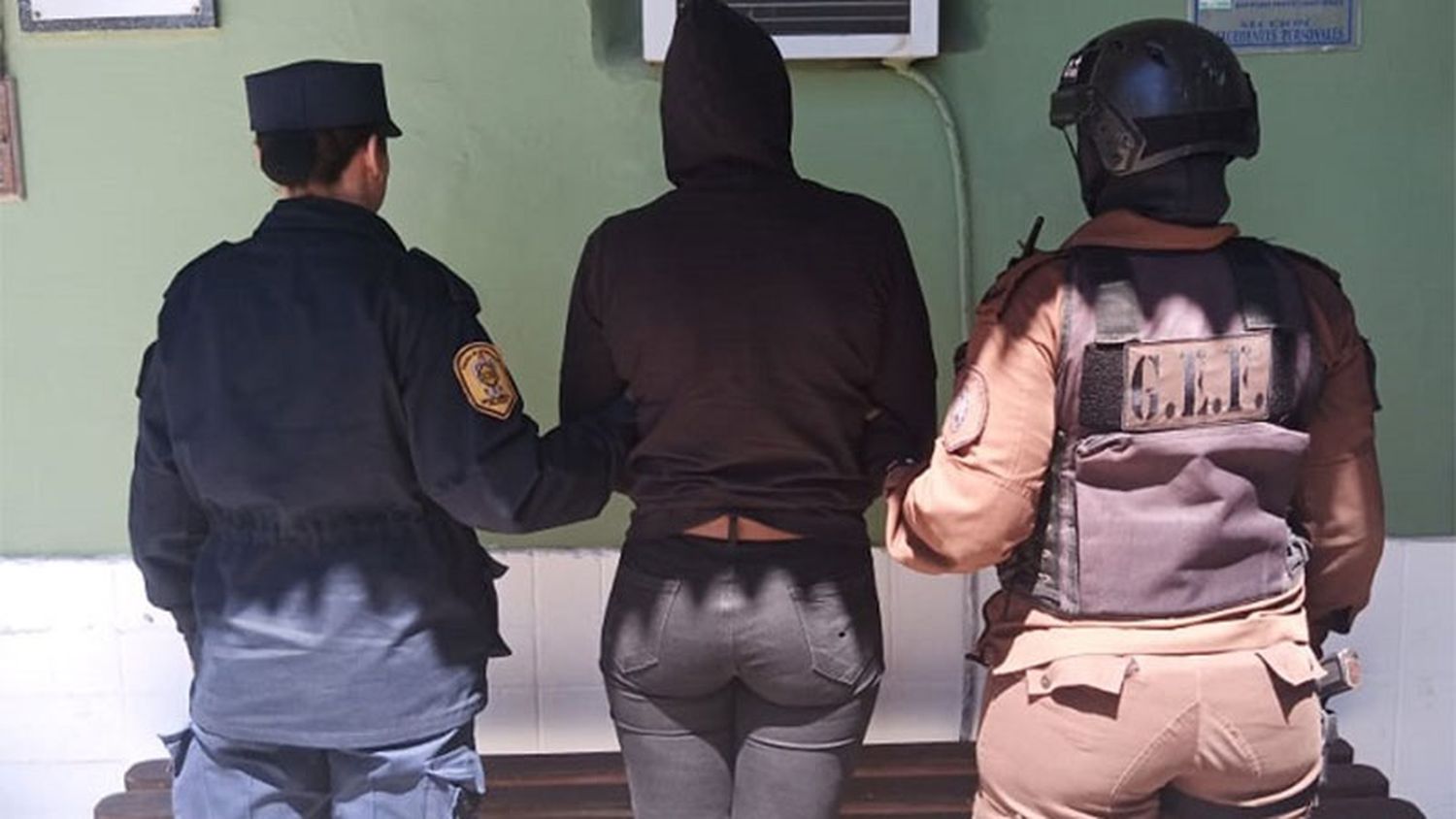 Dos mujeres robaron un departamento y quedaron filmadas: se llevaron $400.000 y una horma de queso