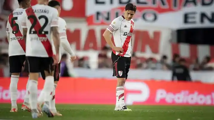 Riestra dio un golpe histórico y venció a River Plate