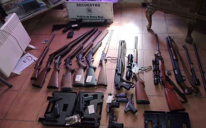 Tras una denuncia por violencia de género, secuestraron un arsenal