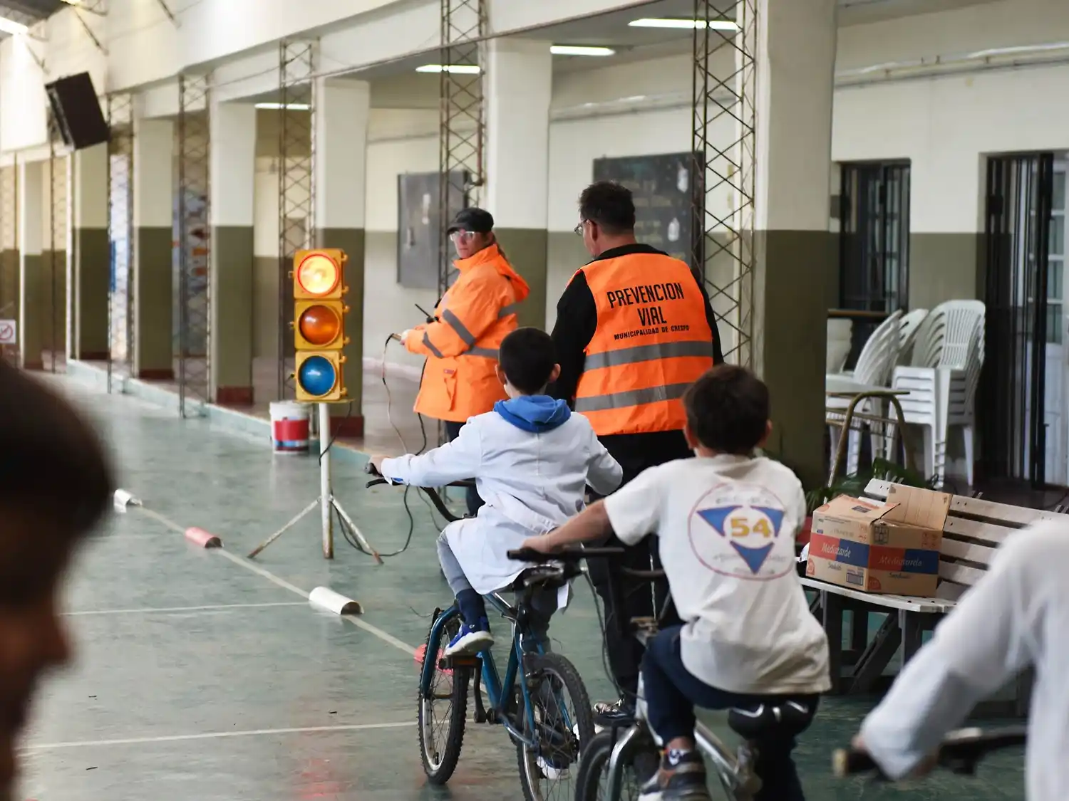 Alumnos de escuelas primarias de Crespo aprenden sobre seguridad vial