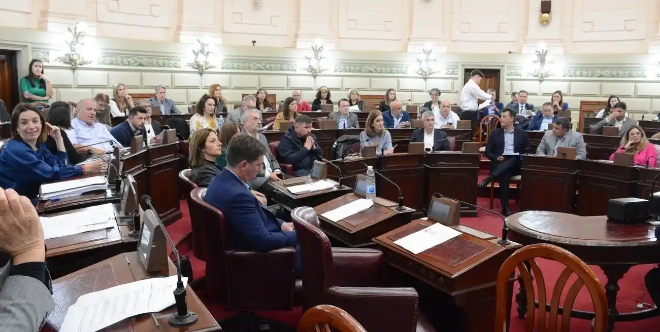 Como nunca antes, la oposición marcó la cancha a la Casa Gris con el envío de pliegos para integrar los órganos de la Acusación y la Defensa. Y le advirtió a los funcionarios del gobernador Omar Perotti que ni piensen en enviar candidatos a jueces (lo que pide la Corte). Foto: Gentileza Cámara de Senadores.