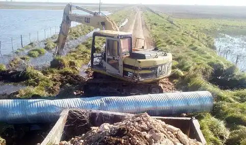 Reparan caminos rurales