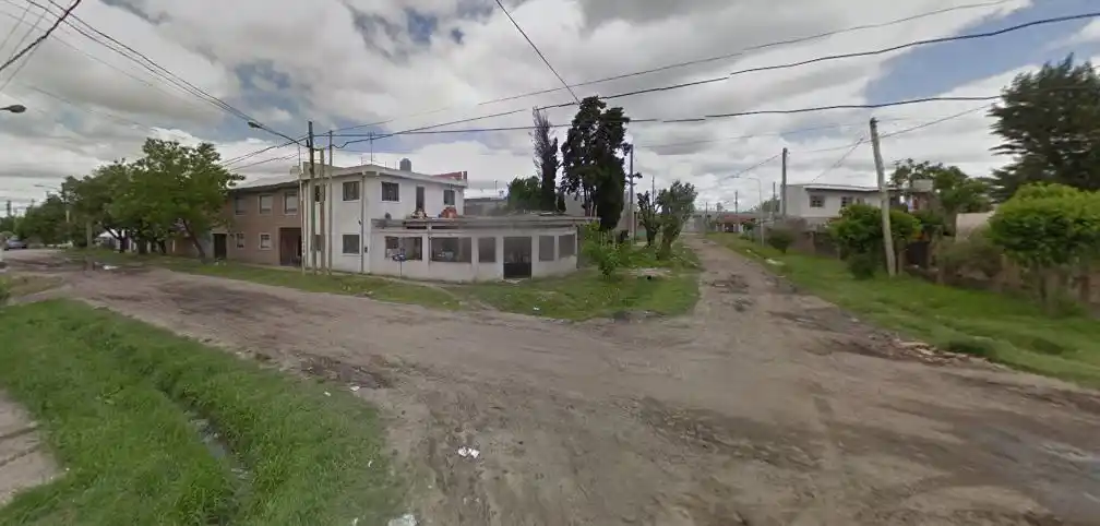 Balean a un efectivo de la policía federal tras un asalto y tiroteo en González Catán