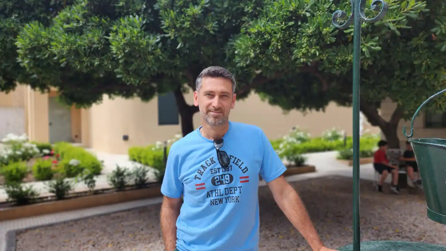 Martín Tumbarino está al frente del Coro Municipal de la Tercera Edad y del Coro de Gardey.