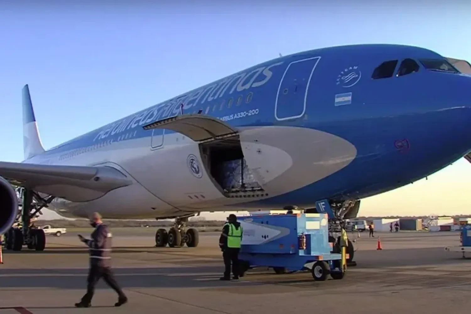 Conmoción por la muerte de un niño de 2 años que se descompensó en un vuelo de Aerolíneas Argentinas