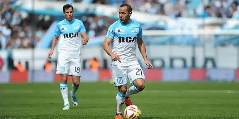 Racing perdería al chileno Díaz por el resto del año
