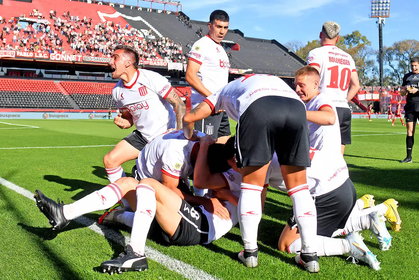 Estudiantes festejó en Rosario.