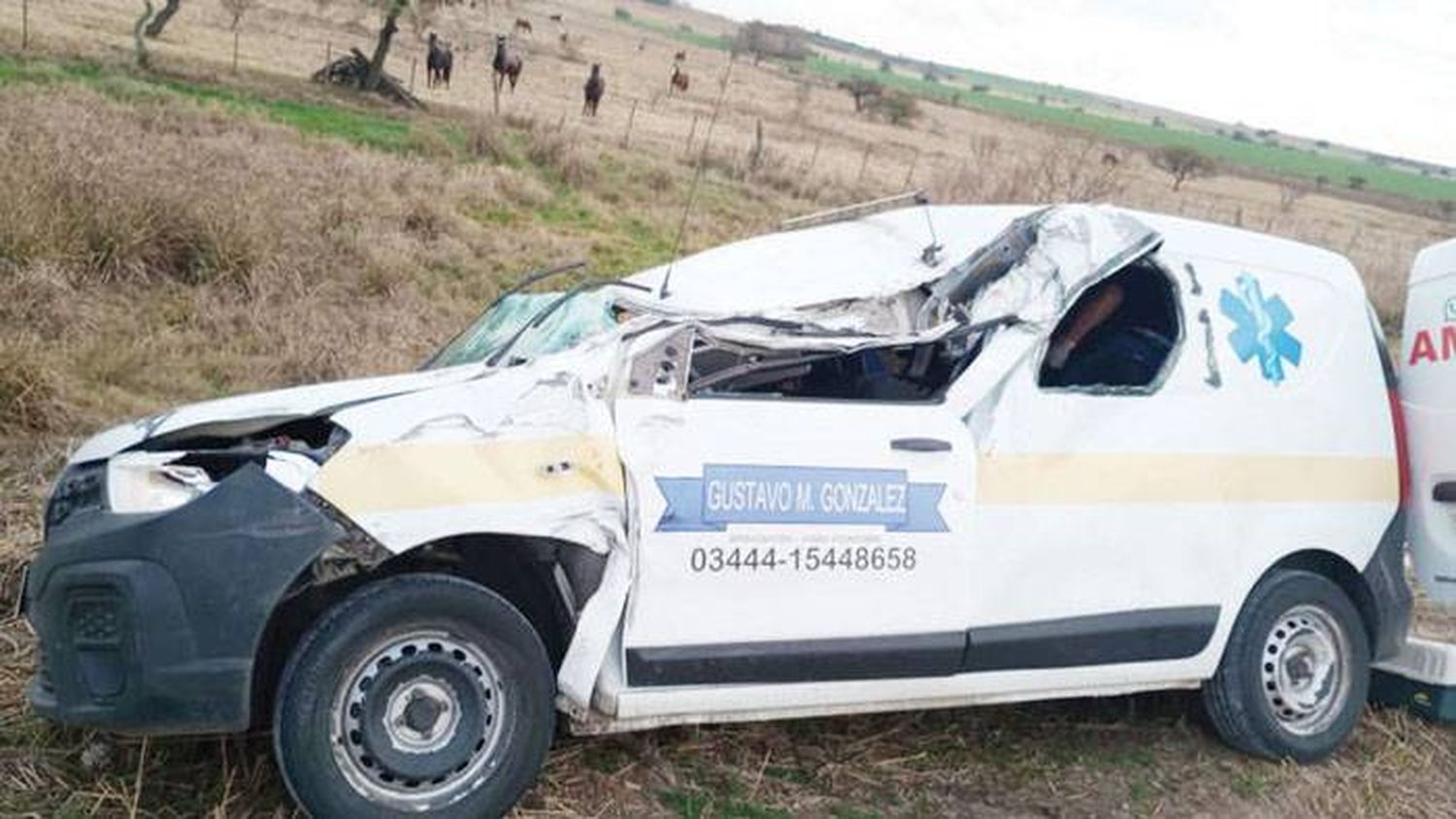 Accidente entre ambulancia y camión cargado con gas