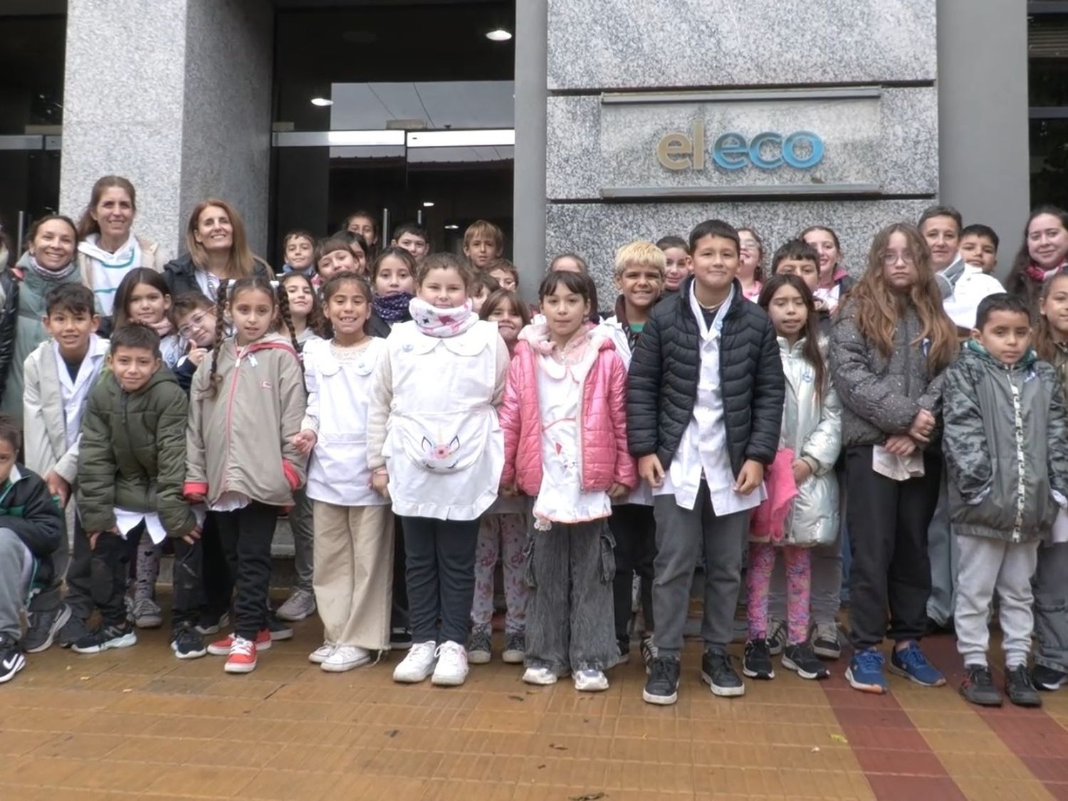 Alumnos de la Escuela 32 y la Banda del Ejército, unidos por el Día de la Escarapela