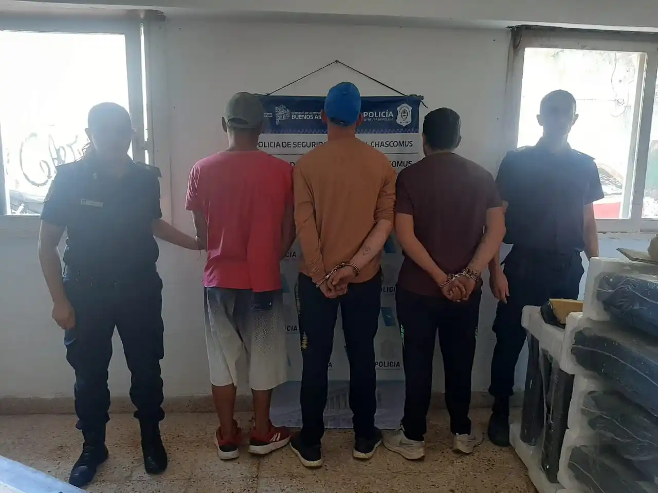 Tres masculinos fueron detenidos por hurto en una fábrica de Chascomús