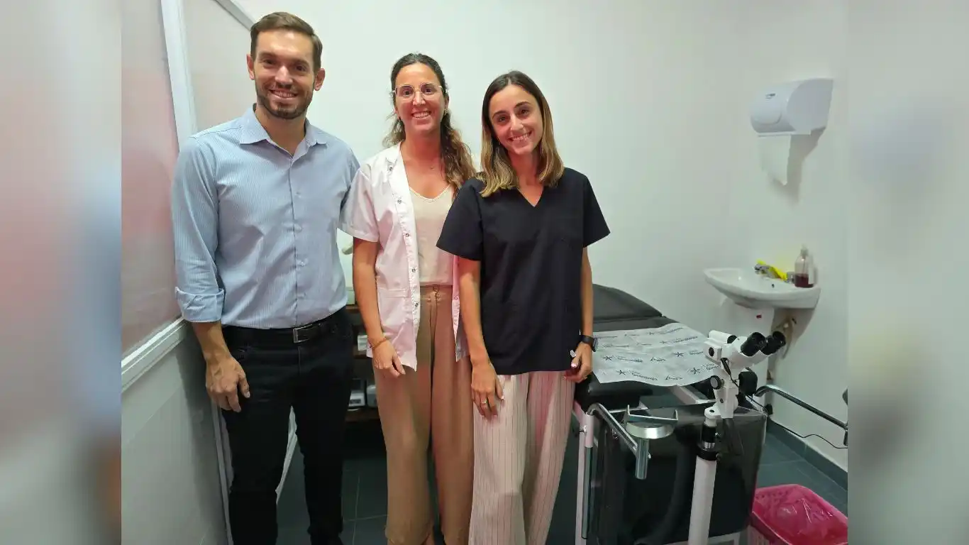 El intendente Castellina junto a las profesionales a cargo de servicio de PAP ginecológico del hospital municipal de La Francia