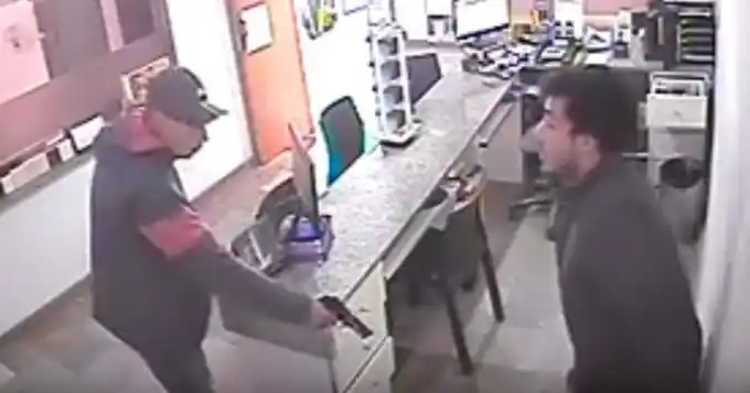 Video: Dramático asalto a los tiros en una marmolería de Tolosa