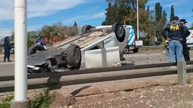 Choque y vuelco la Ruta 12: dos personas mayores hospitalizadas