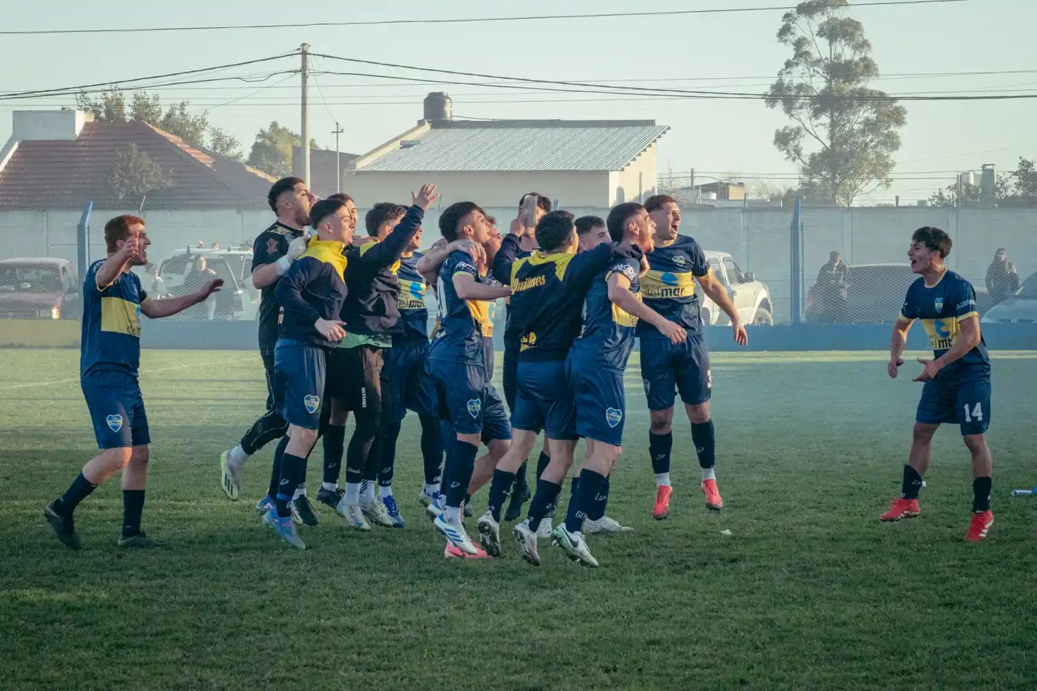 Acción dominical en el fútbol de Primera