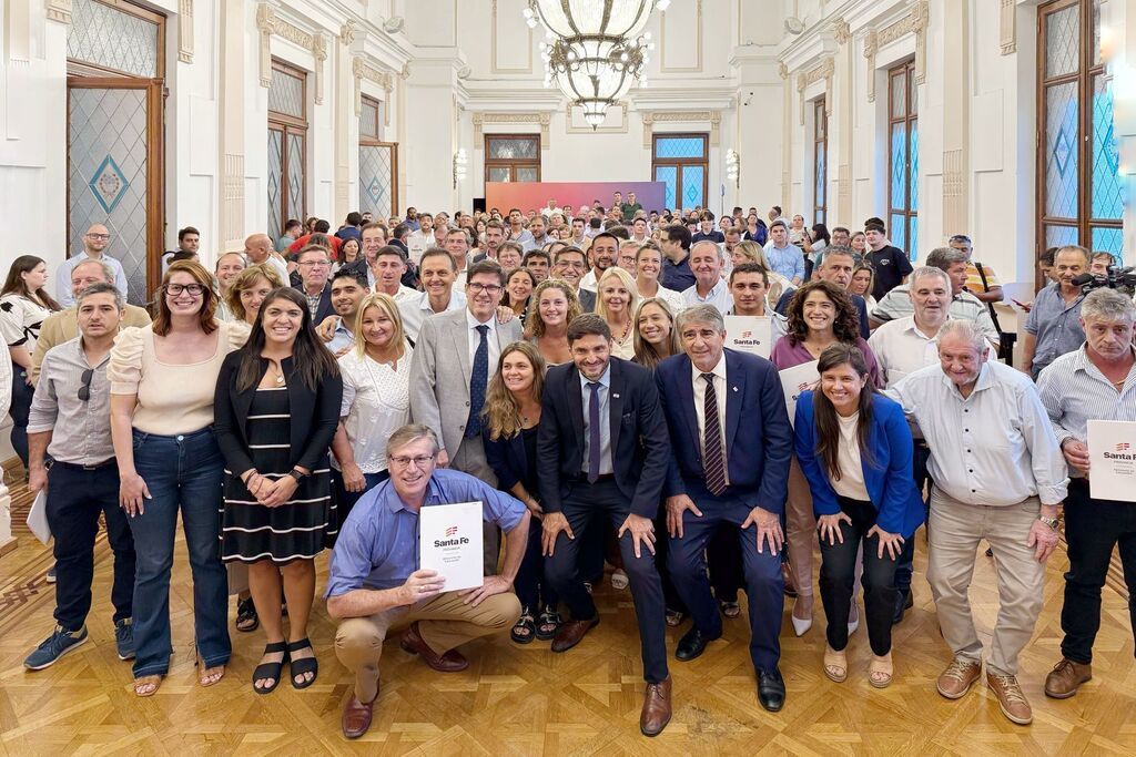 Pullaro firmó convenio con 56 localidades para la construcción de aulas en el marco del Plan 1000 Aulas