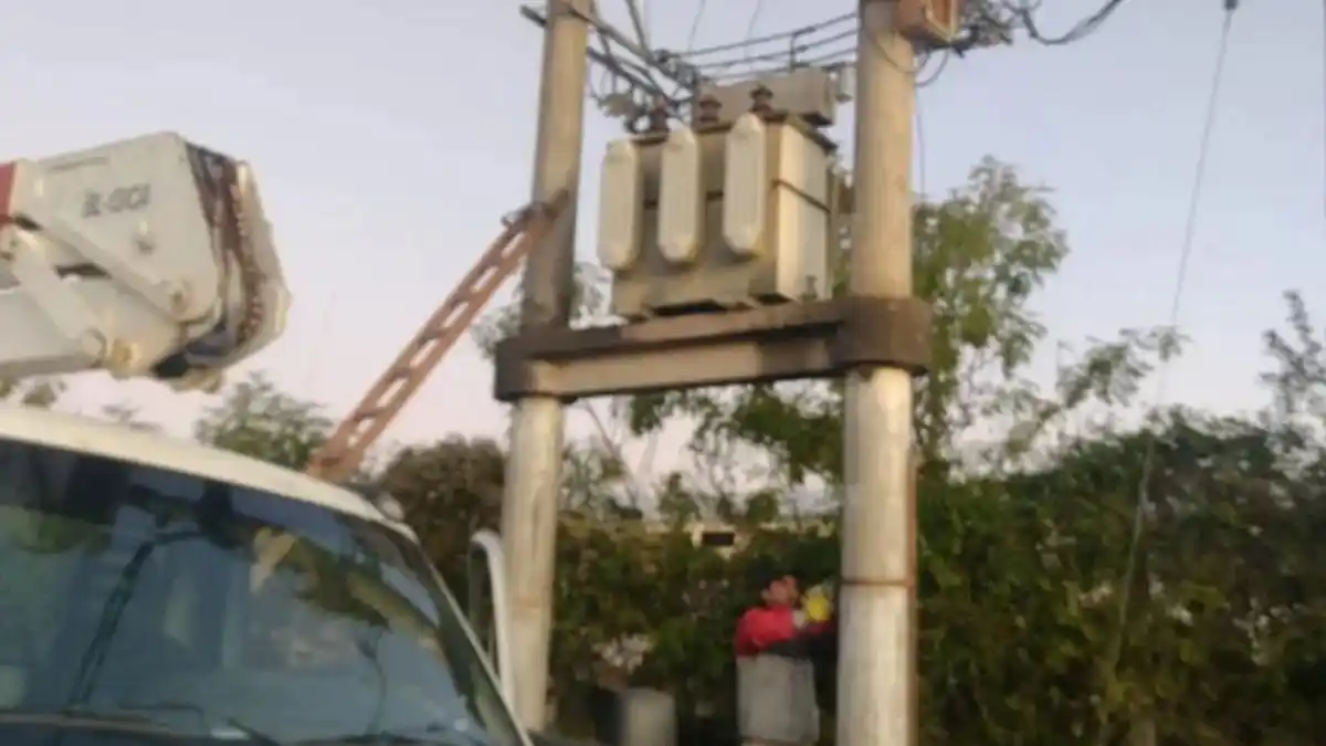 Quisieron robar cables, recibieron una descarga y dejaron a un barrio sin luz en Corrientes