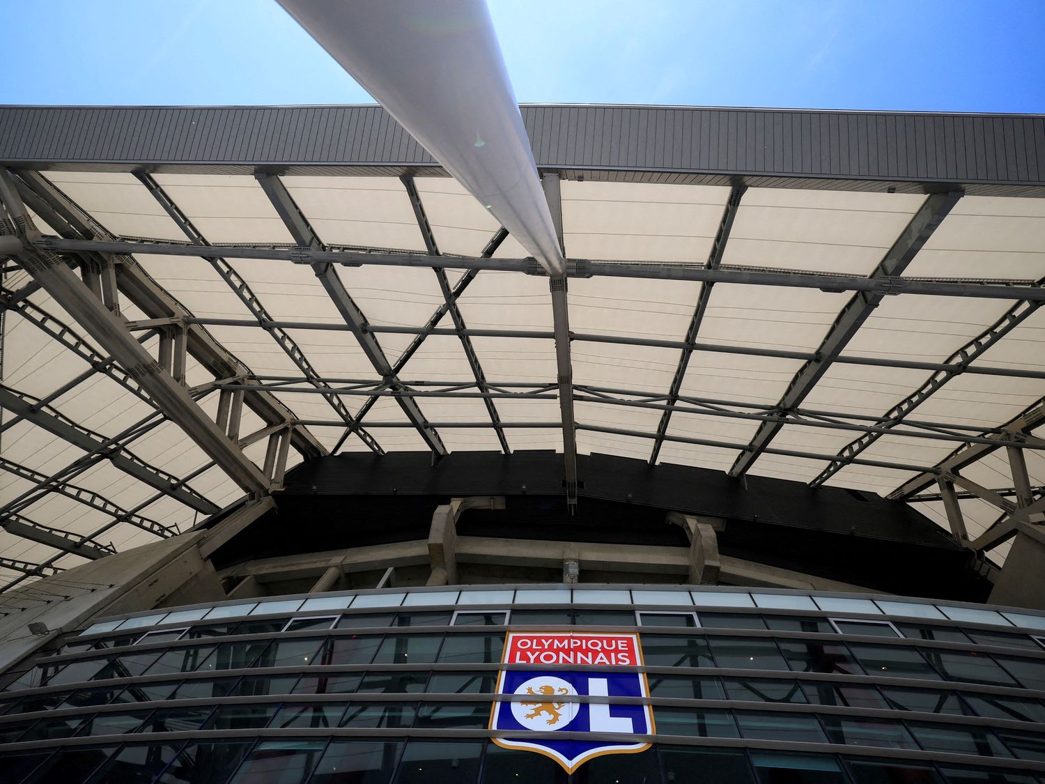 Descenso del Olympique Lyon por una deuda de 175 millones de euros.