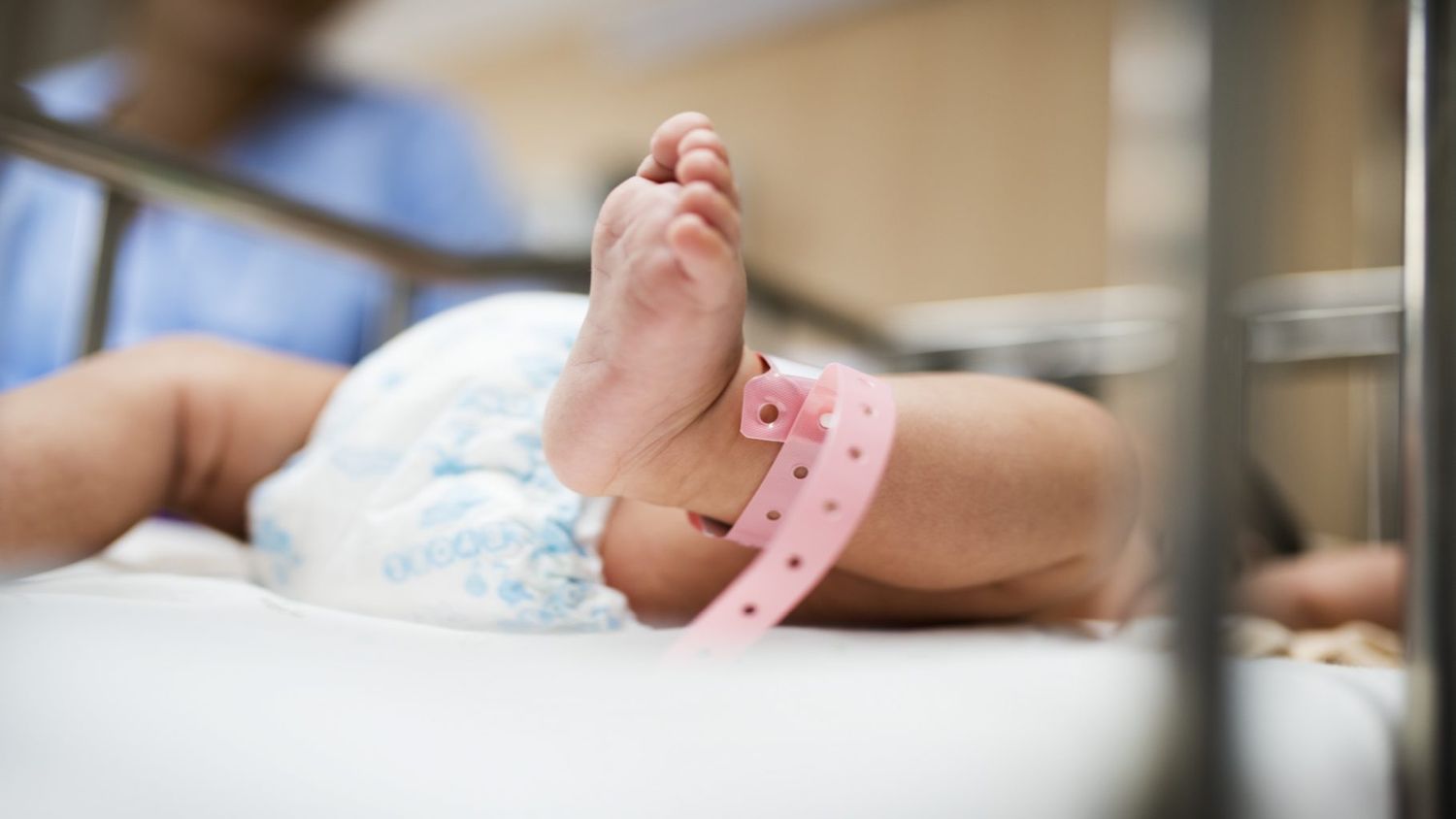 Afirman que disminuyó la mortalidad infantil, pero aumentó la materna: Los números