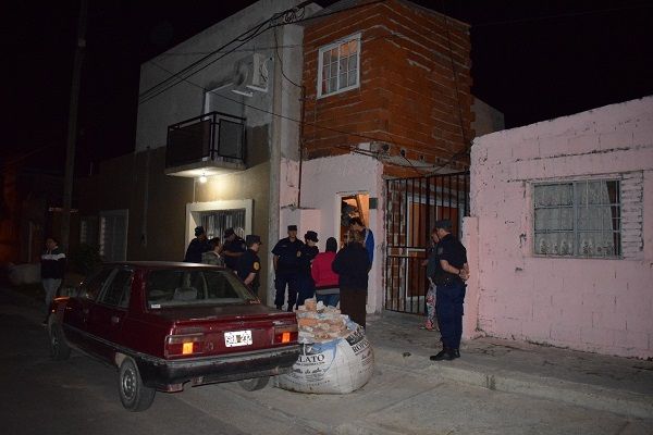 La ahorcó con la correa del perro y su madre la rescató de un infierno