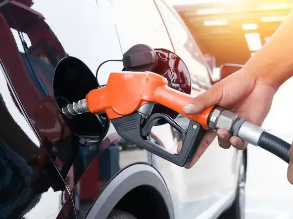 YPF comenzó a cambiar el precio de la nafta según la demanda de sus estaciones y dejará de informar aumentos mensuales