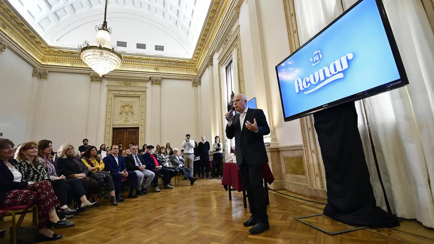 Santa Fe presentó Acunar, un alimento en base de leche para embarazadas y niños
