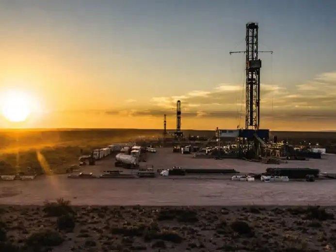 La producción petrolera llegó a 842.777 barriles diarios y está a menos del 2% de superar el récord de 1998.