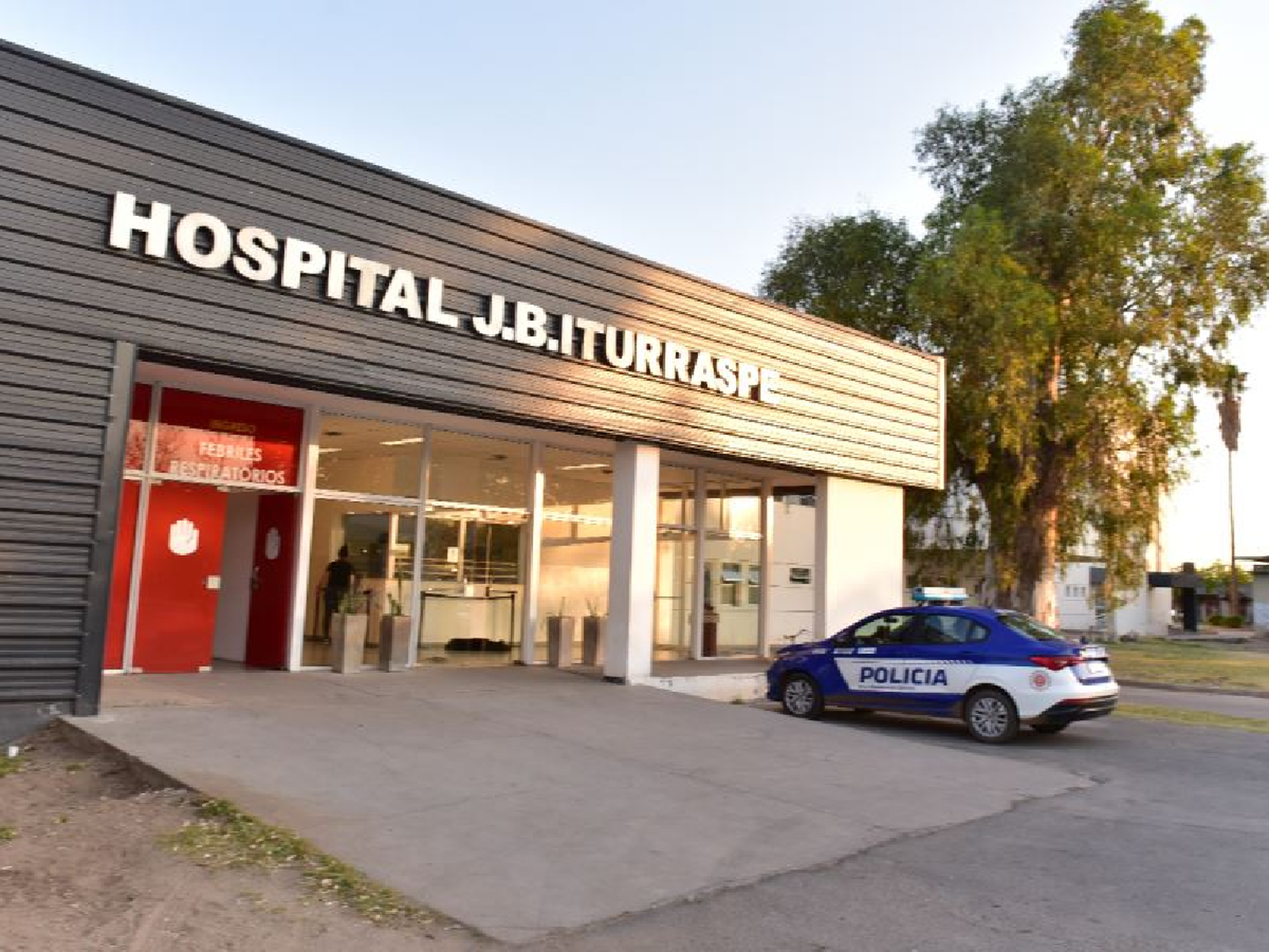 Una joven internado en grave estado en el Hospital tras chocar con su moto