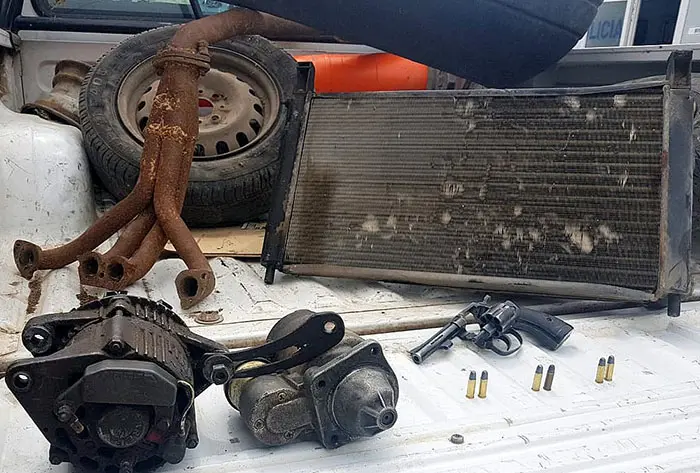 Secuestraron autopartes y un arma en allanamiento en casa usurpada