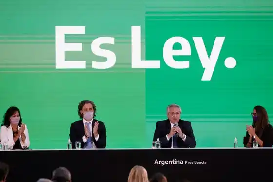 Fernández promulgó la ley y ya rige el aborto legal en la Argentina