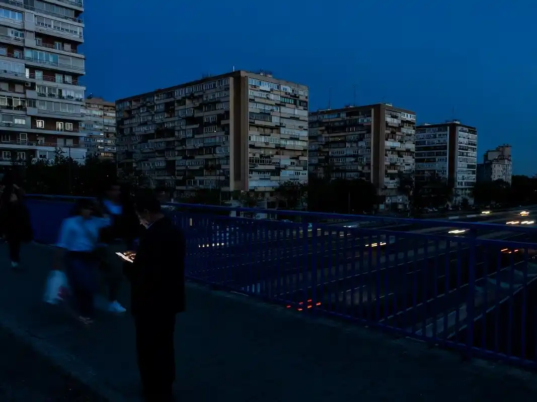 La electricidad volvió progresivamente a España y Portugal tras un apagón masivo