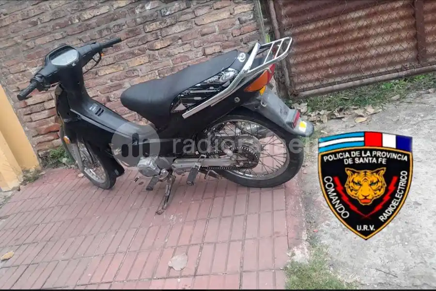 Secuestraron preventivamente una moto abandonada en barrio Alberdi