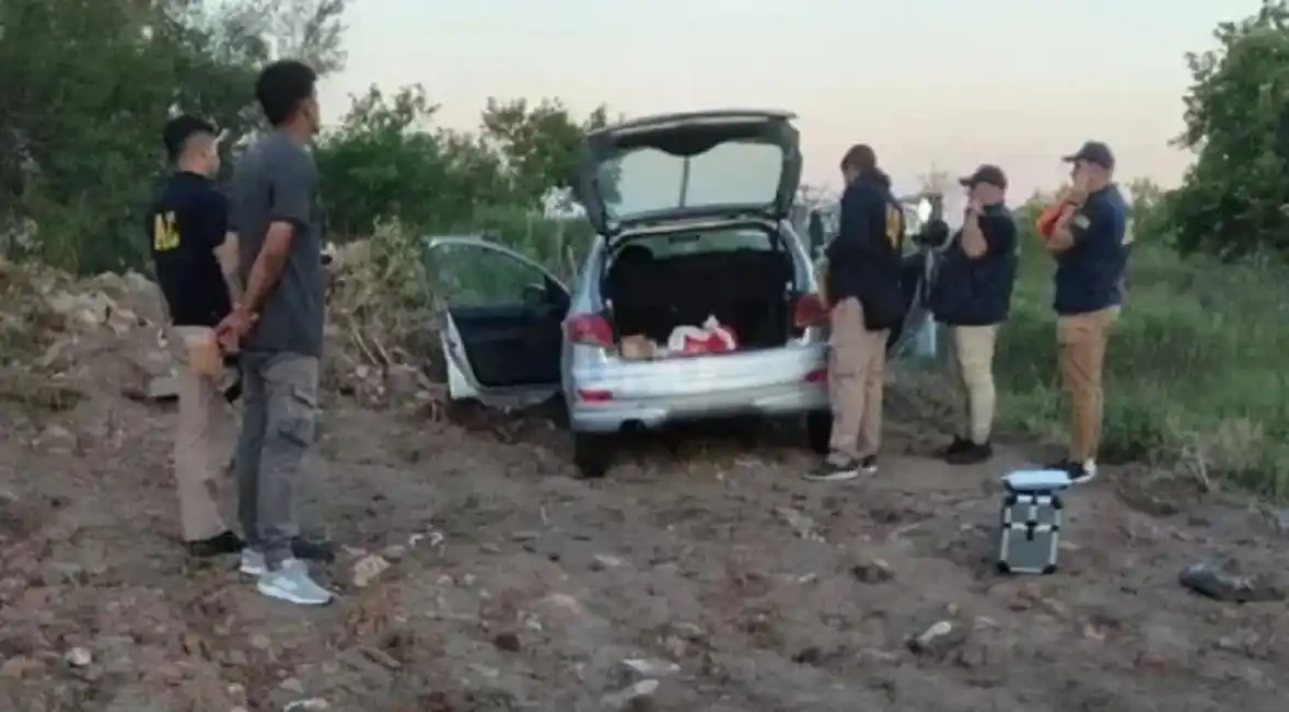 Inseguridad extrema: coparon una comisaría, robaron armas y un patrullero