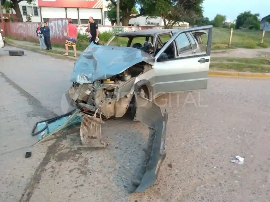 Chocaron y escaparon del coche dejando en su interior a una mujer herida