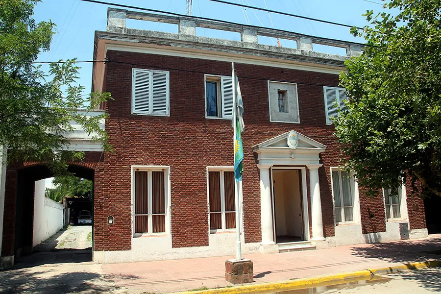 Con un cinto le generó lesiones a un menor y una cámara lo delató