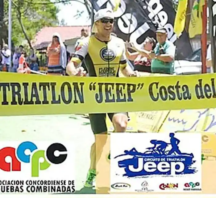 Se corre la tercera fecha del Circuito De Triatlón Jeep Costa del Río Uruguay en Colón