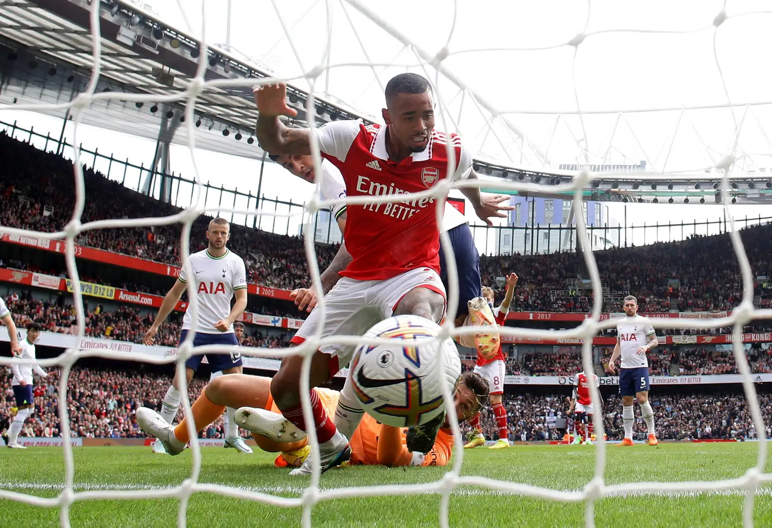 Arsenal sigue arriba