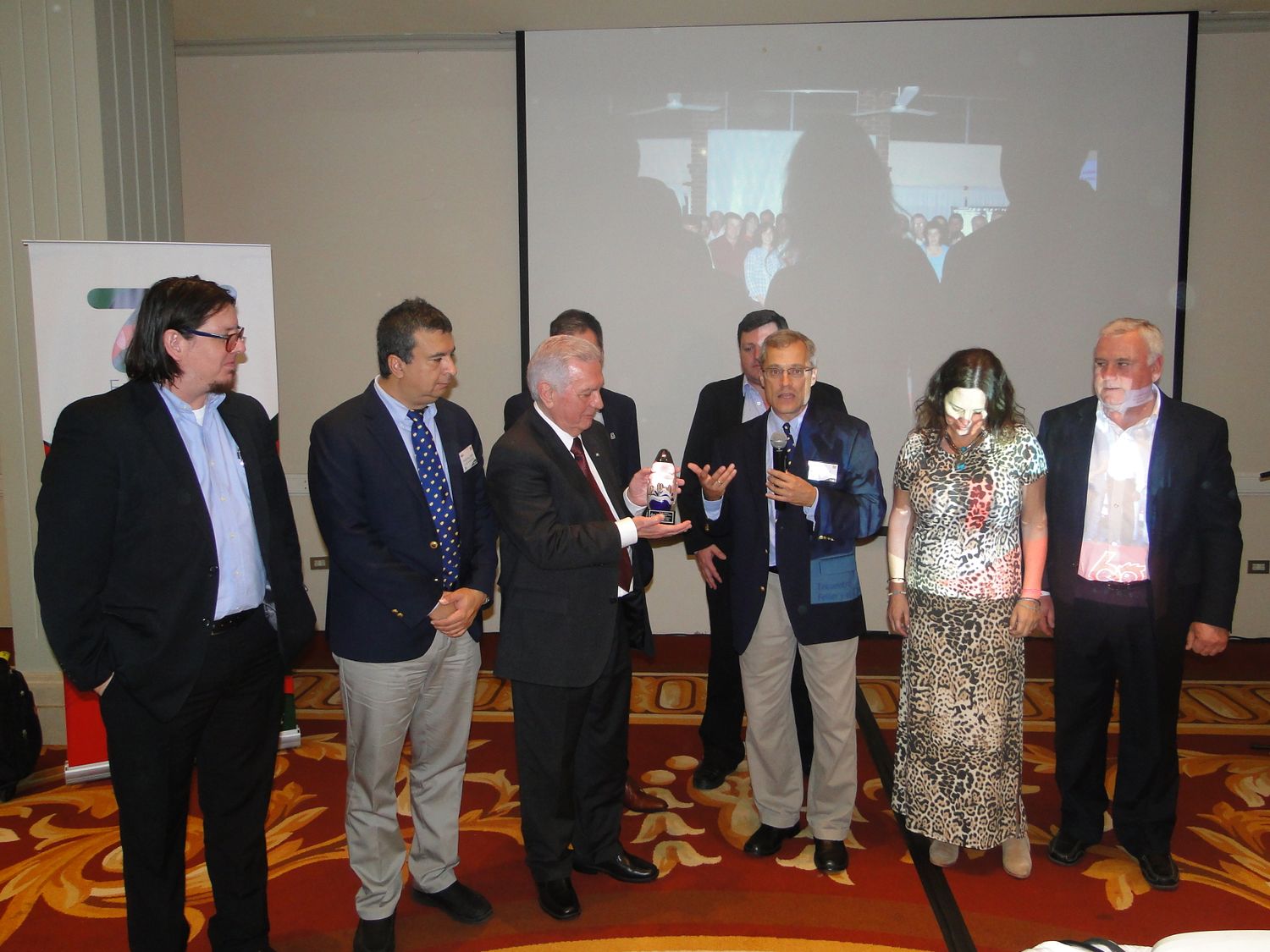 En el marco de su 60º aniversario Cabaña Avícola Feller presentó la línea W-80