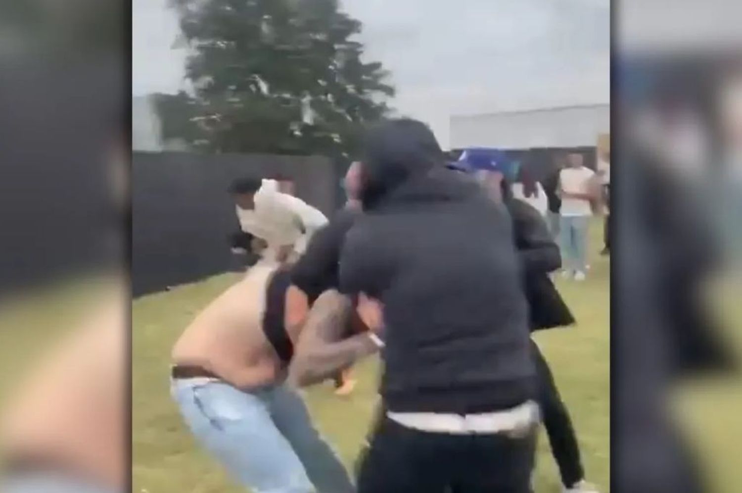 Joven golpeado durante una pelea